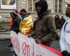 Avec et sans papiers manifestent contre la loi asile-immigration