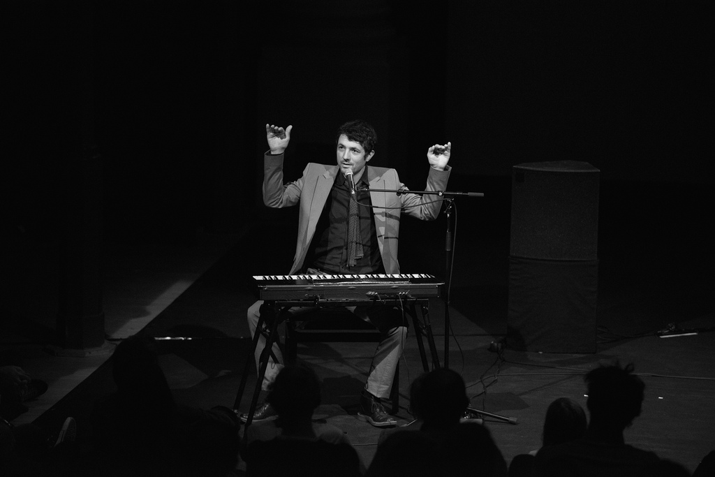 INTERVIEW. Albin de la Simone : « J’ai arrêté de lutter contre ma voix, je l’accepte telle qu’elle est »