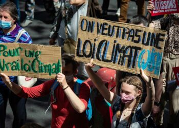 Hugo Passarello Luna, Hans Lucas