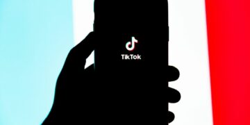 TikTok : entre business et tremplin de créativité, la plateforme au tribunal populaire